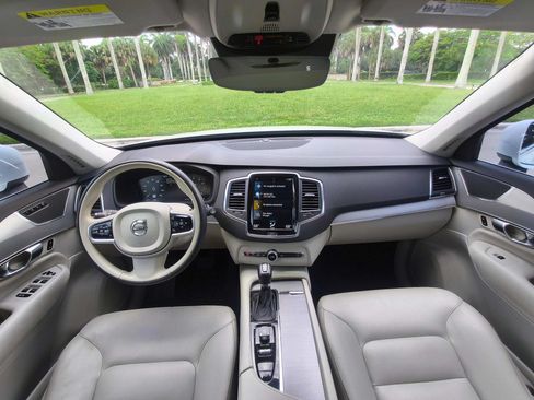 Used 2021 Volvo XC90 T5 Momentum w/ Protection Package Premier FWD image 7