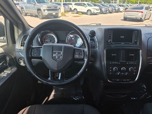 Used 2020 Dodge Grand Caravan SE image 13
