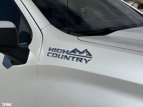 Used 2019 Chevrolet Silverado 1500 High Country w/ Technology Package AWD/4WD image 17