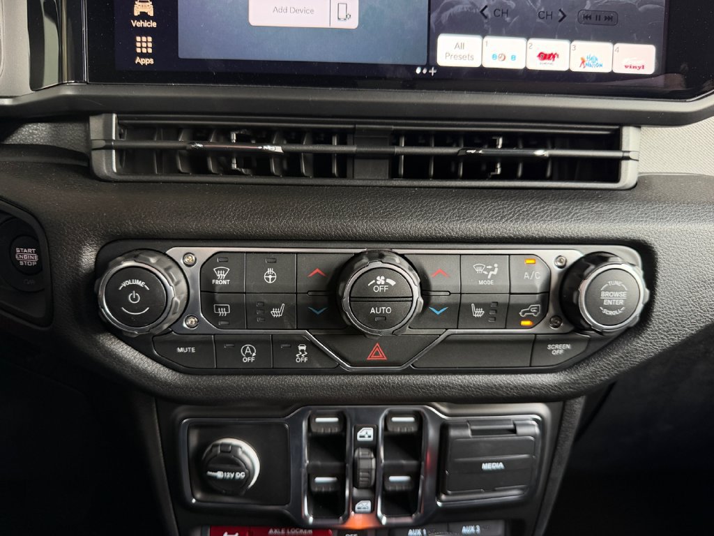 Used 2025 Jeep Wrangler Unlimited Sport AWD/4WD image 17