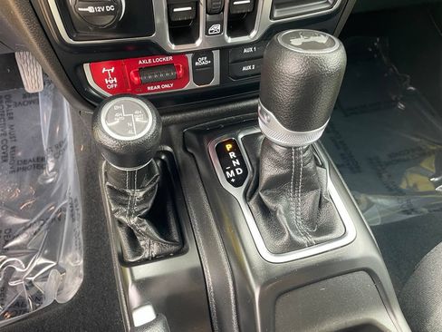 Used 2024 Jeep Wrangler Unlimited AWD/4WD image 24