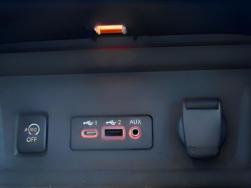 Used 2025 Nissan Sentra SV image 16