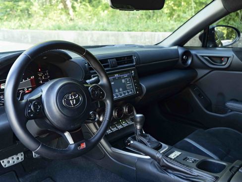 Used 2023 Toyota GR86 Premium RWD image 16