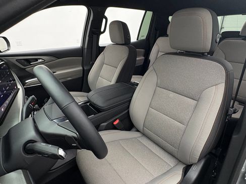Used 2026 Chevrolet Traverse LT w/ Driver Confidence Package FWD image 19