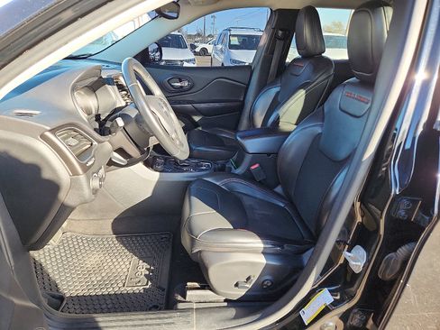 Used 2020 Jeep Cherokee Trailhawk image 11