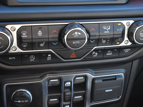Used 2021 Jeep Wrangler Unlimited Rubicon AWD/4WD image 12