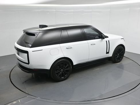 Used 2025 Land Rover Range Rover SE image 36