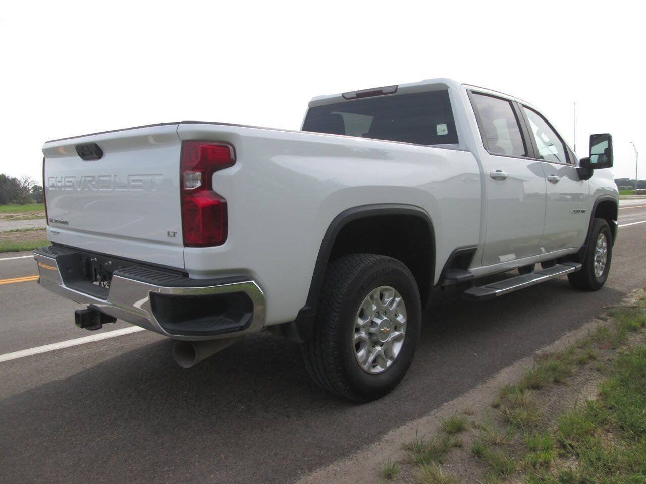 Used 2024 Chevrolet Silverado 2500 LT AWD/4WD image 6