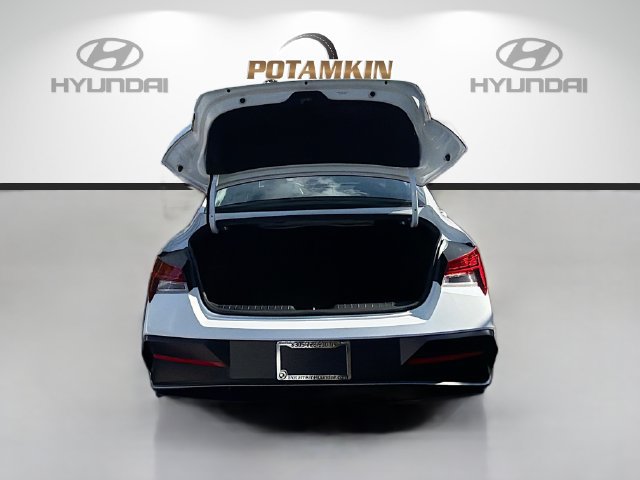 Used 2025 Hyundai Elantra SEL FWD image 26