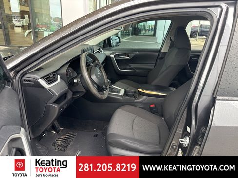 Used 2021 Toyota RAV4 XLE image 15