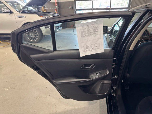 Used 2024 Nissan Sentra SV FWD image 11