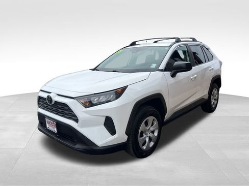 Used 2021 Toyota RAV4 LE image 3