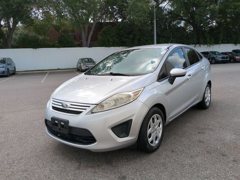 Used 2013 Ford Fiesta S FWD image 2