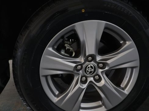 Used 2024 Toyota RAV4 XLE FWD image 31