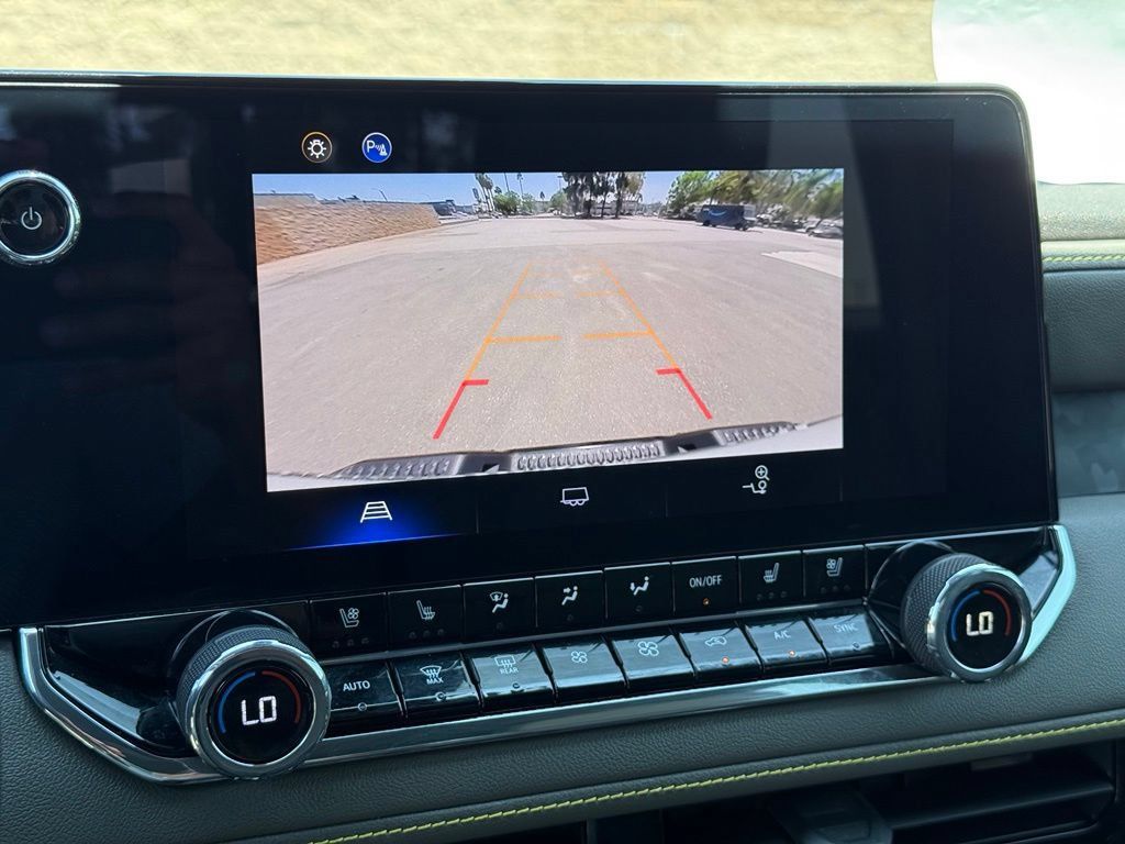 Used 2025 Chevrolet Colorado ZR2 AWD/4WD image 10
