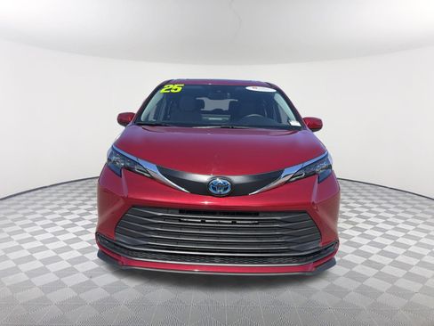 Certified 2025 Toyota Sienna LE w/ LE Plus Package FWD image 2