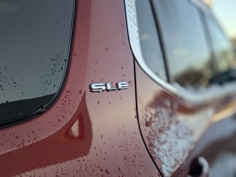 Used 2023 GMC Acadia SLE w/ Driver Convenience Package image 13