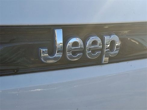 Used 2022 Jeep Grand Cherokee Overland w/ Luxury Tech Group IV image 30
