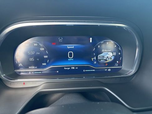 Used 2023 Chevrolet Suburban RST w/ Luxury Package image 13