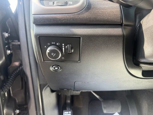 Used 2018 Jeep Grand Cherokee Altitude AWD/4WD image 14