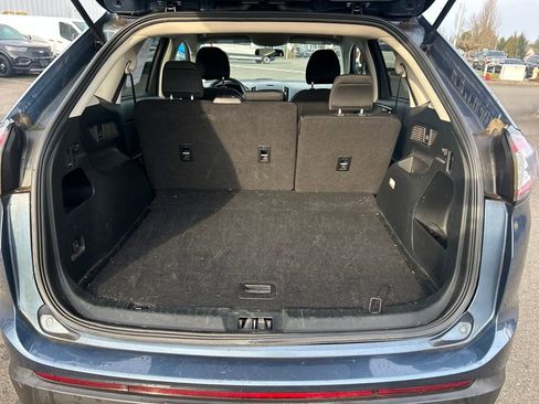 Used 2018 Ford Edge SE image 29