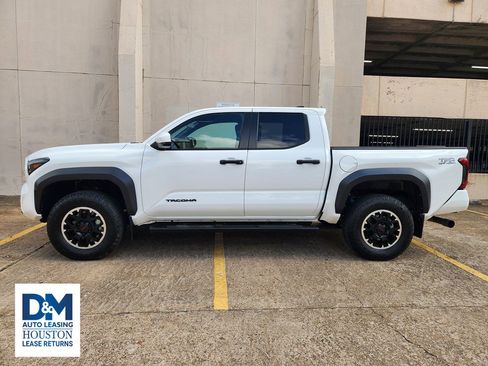 Used 2024 Toyota Tacoma TRD Off-Road image 5