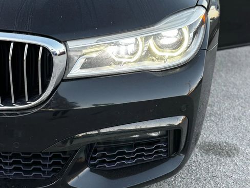 Used 2017 BMW 750i RWD image 14