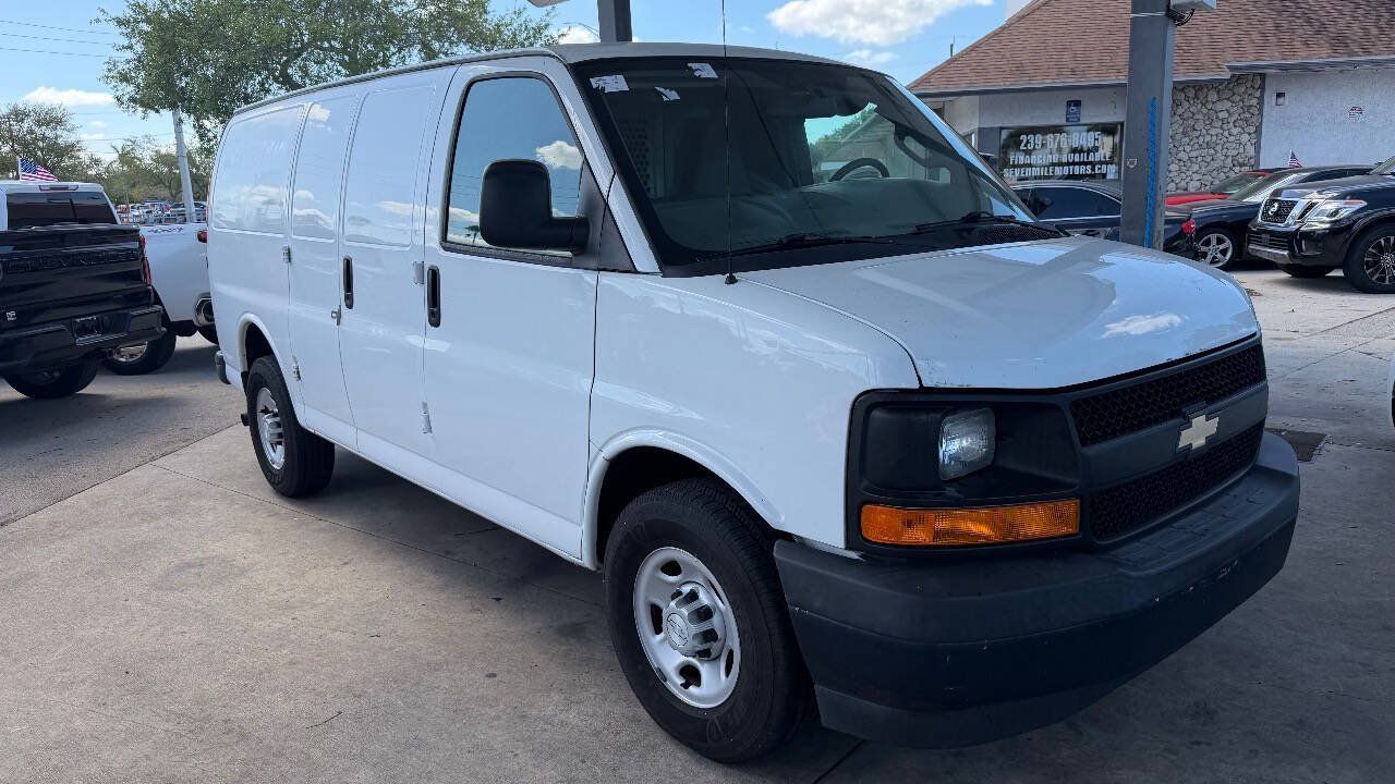 Used 2017 Chevrolet Express 2500 RWD image 3