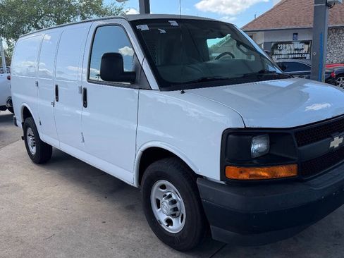 Used 2017 Chevrolet Express 2500 RWD image 3