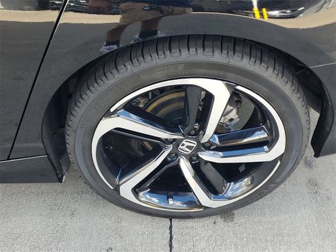 Used 2019 Honda Accord Sport image 5