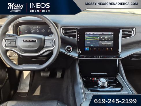 Used 2024 Jeep Wagoneer L Series II RWD image 12
