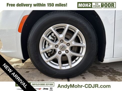 Used 2022 Chrysler Pacifica Touring-L image 30