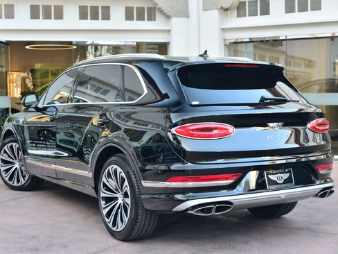 Used 2023 Bentley Bentayga Extended Wheelbase AWD/4WD image 3
