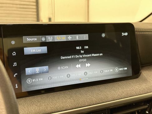 Used 2025 Nissan Kicks SV AWD/4WD image 21
