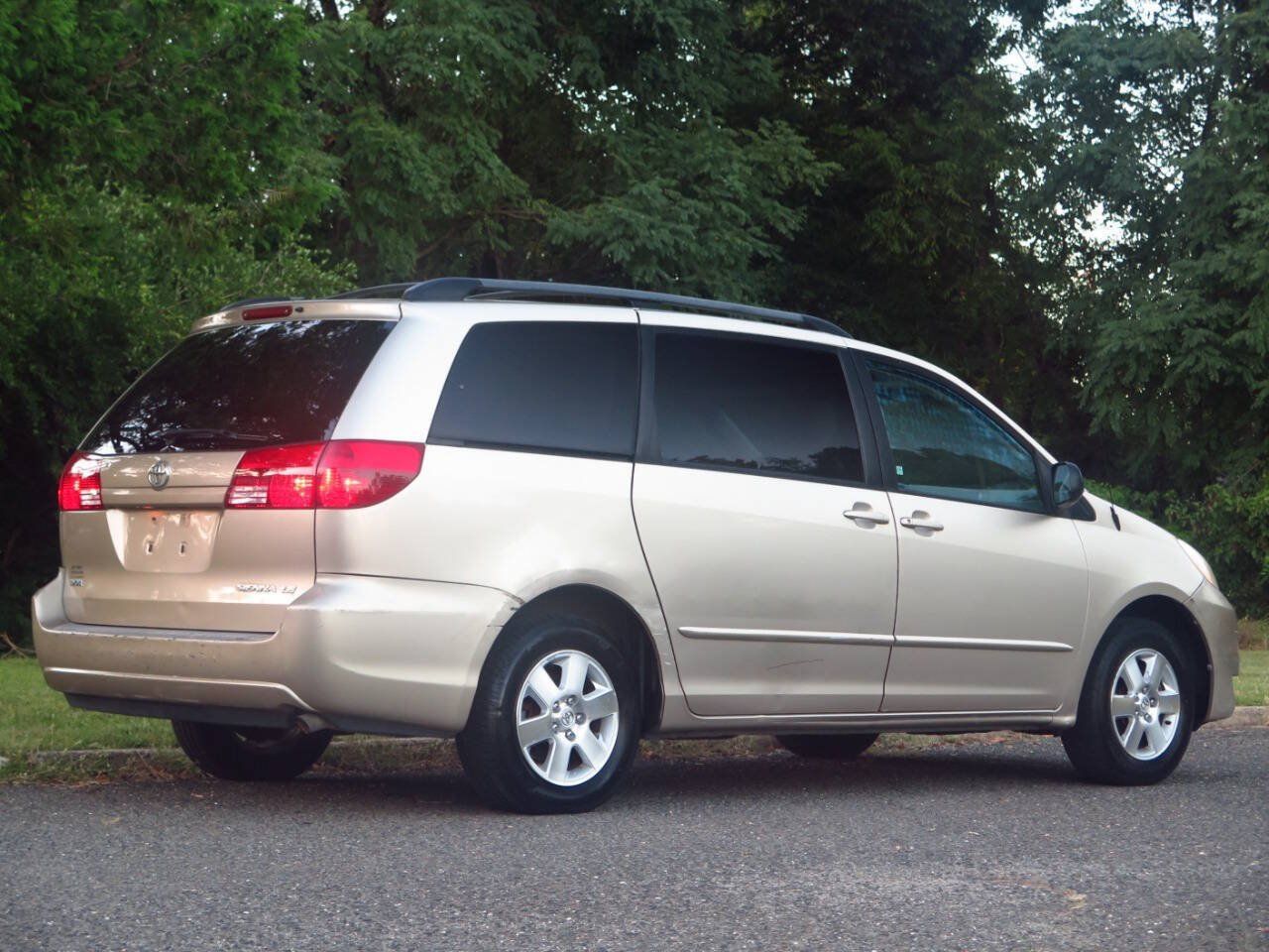 Used 2005 Toyota Sienna LE w/ LE Pkg 6 FWD image 4