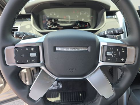 New 2025 Land Rover Discovery S image 32