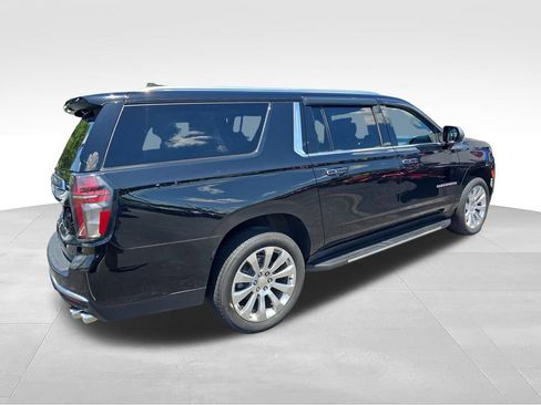 Used 2024 Chevrolet Suburban Premier AWD/4WD image 6