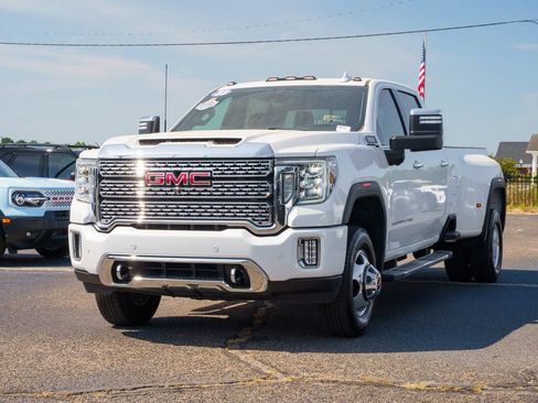 Used 2023 GMC Sierra 3500 Denali w/ Denali Ultimate Package AWD/4WD image 3