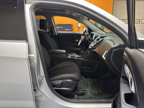 Used 2017 Chevrolet Equinox LT w/ Convenience Package image 16