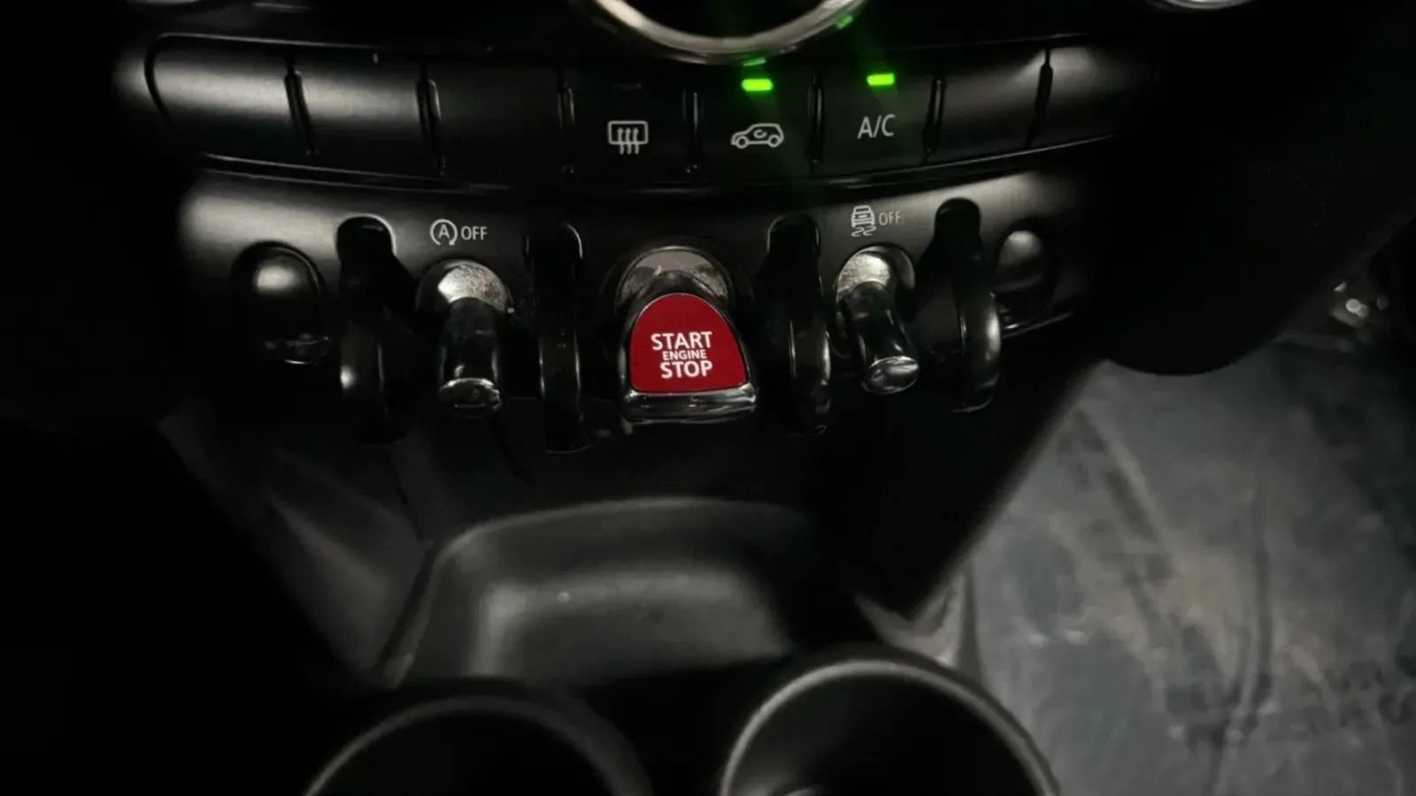 Used 2021 MINI Cooper 4-Door Hardtop FWD image 16