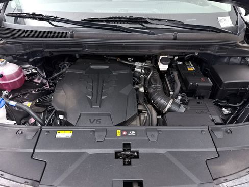 Used 2026 Kia Carnival FWD image 8