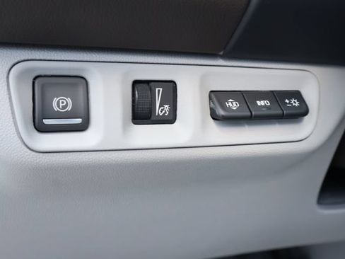 Used 2023 GMC Acadia SLT w/ Technology Package FWD image 24