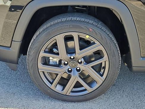 New 2026 Jeep Compass Latitude image 43