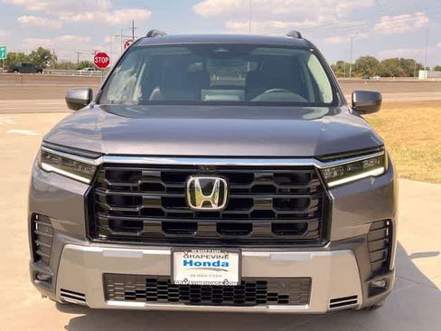 Used 2026 Honda Pilot Touring image 7