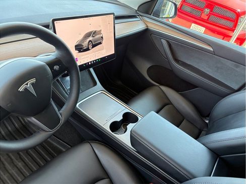 Used 2023 Tesla Model Y Long Range AWD/4WD image 23