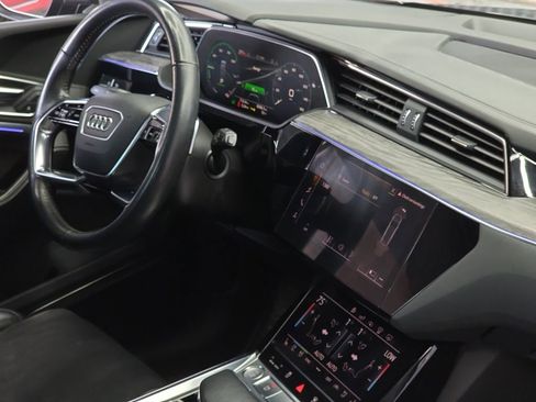 Used 2019 Audi e-tron Prestige w/ Prestige Package image 19