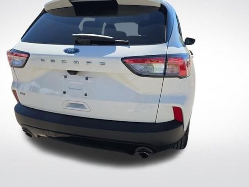 Certified 2022 Ford Escape SE w/ SE Sport Appearance Package image 4