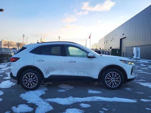 Used 2023 Ford Escape SE w/ PHEV Premium Package image 2