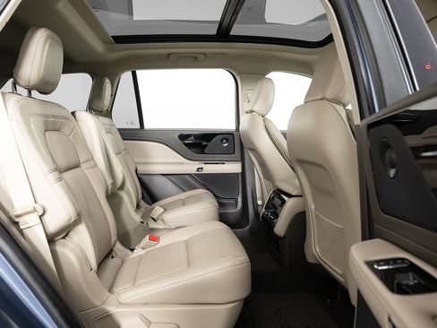 Used 2021 Lincoln Aviator Reserve w/ Class IV Trailer Tow Package image 25