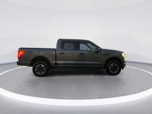 Used 2022 Ford F150 Lightning XLT image 9
